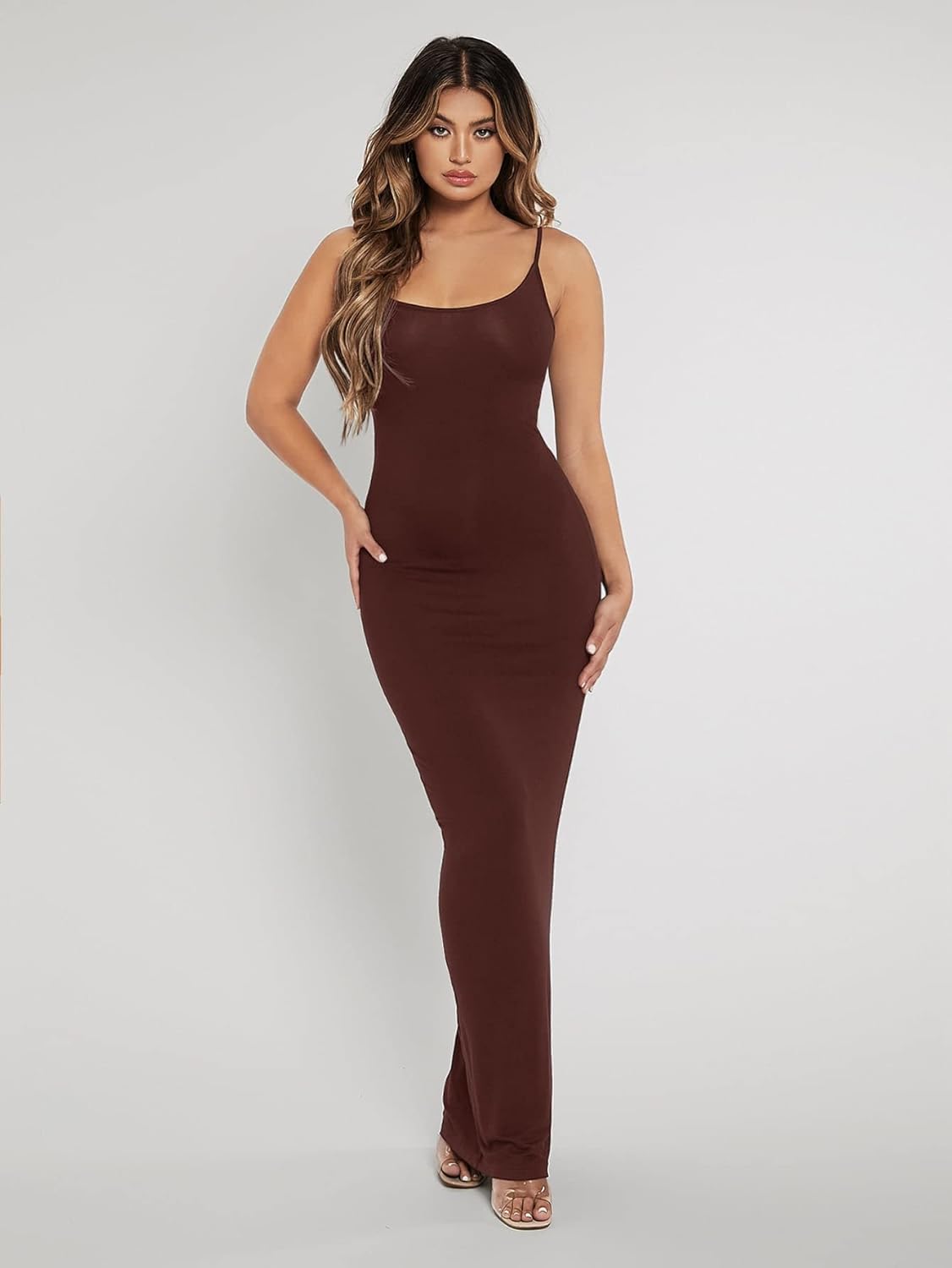 Élégance Sculptante™ – Robe Longue Ajustée à Bretelles Fines